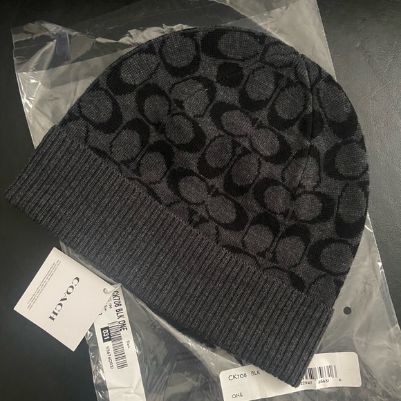 NWT Coach Signature Knit Beanie - Picture 2 of 3